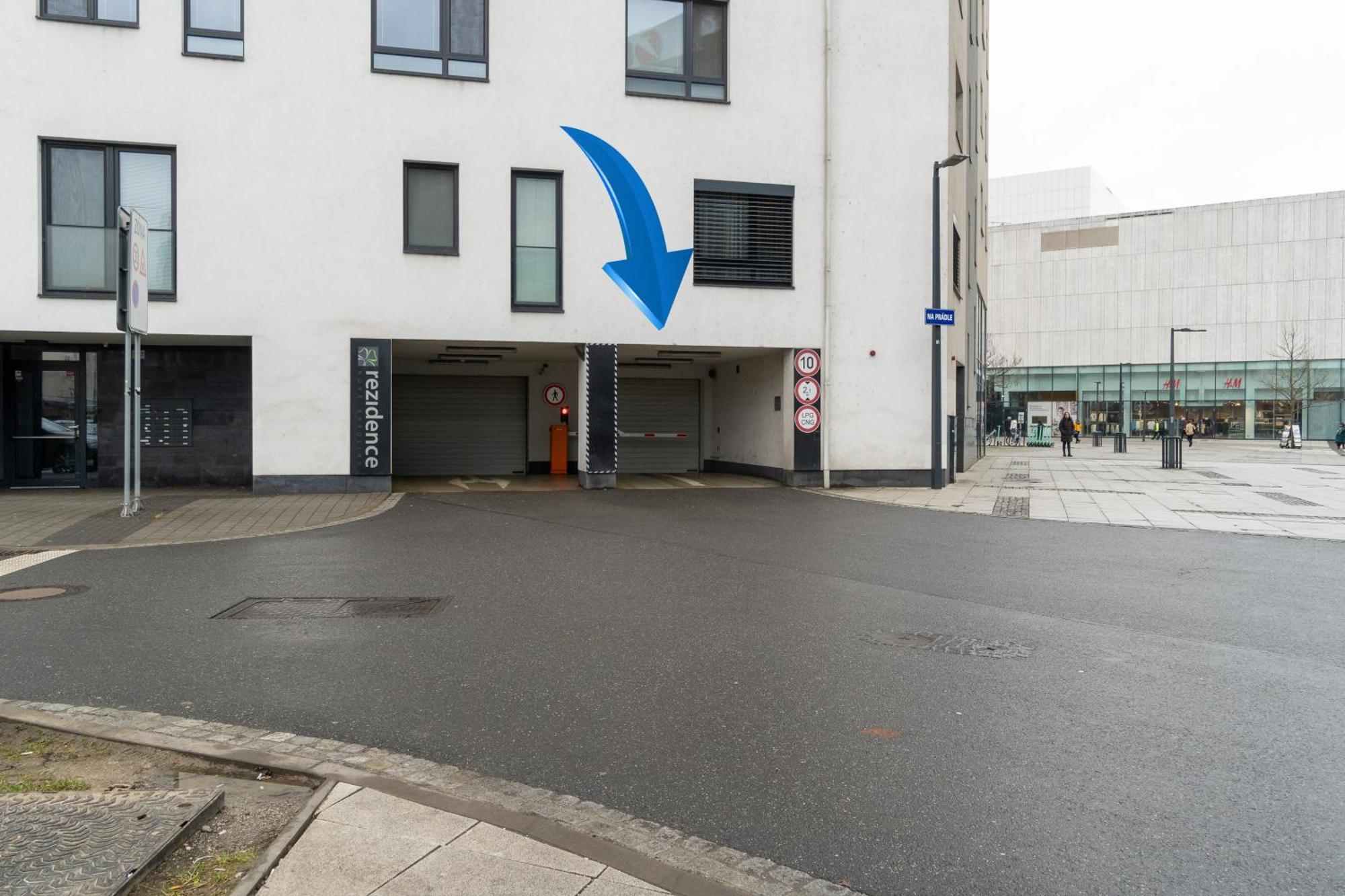 Bnb New Beautiful Apartment In The Center Of Ostrava With Option Garage Parking Exterior foto