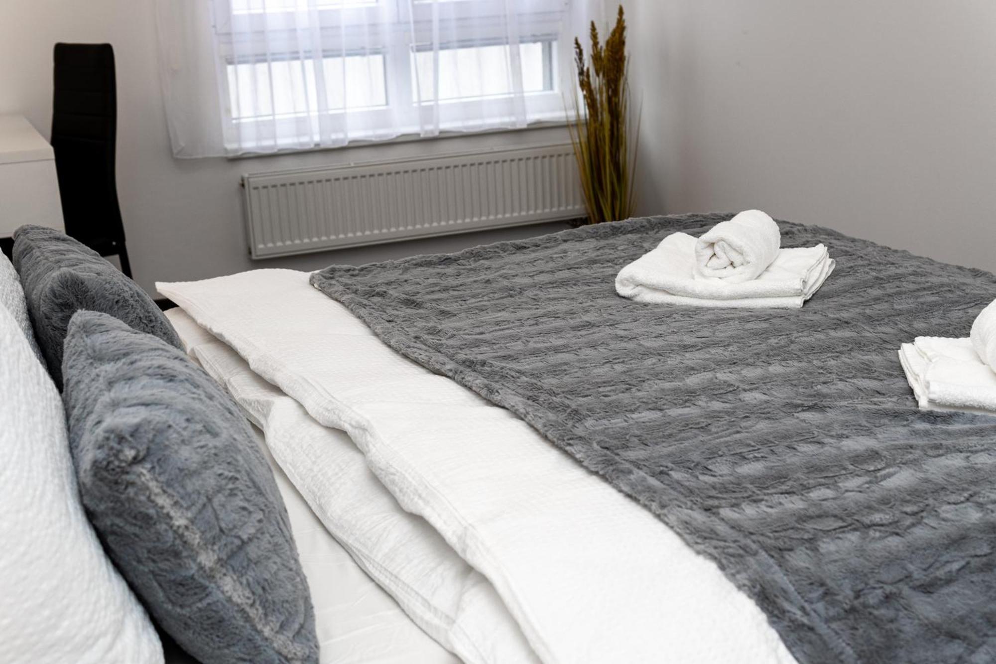 Bnb New Beautiful Apartment In The Center Of Ostrava With Option Garage Parking Exterior foto
